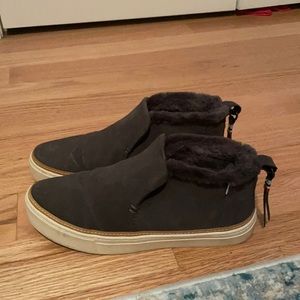 Tom’s Paxton Slip Ons size 7